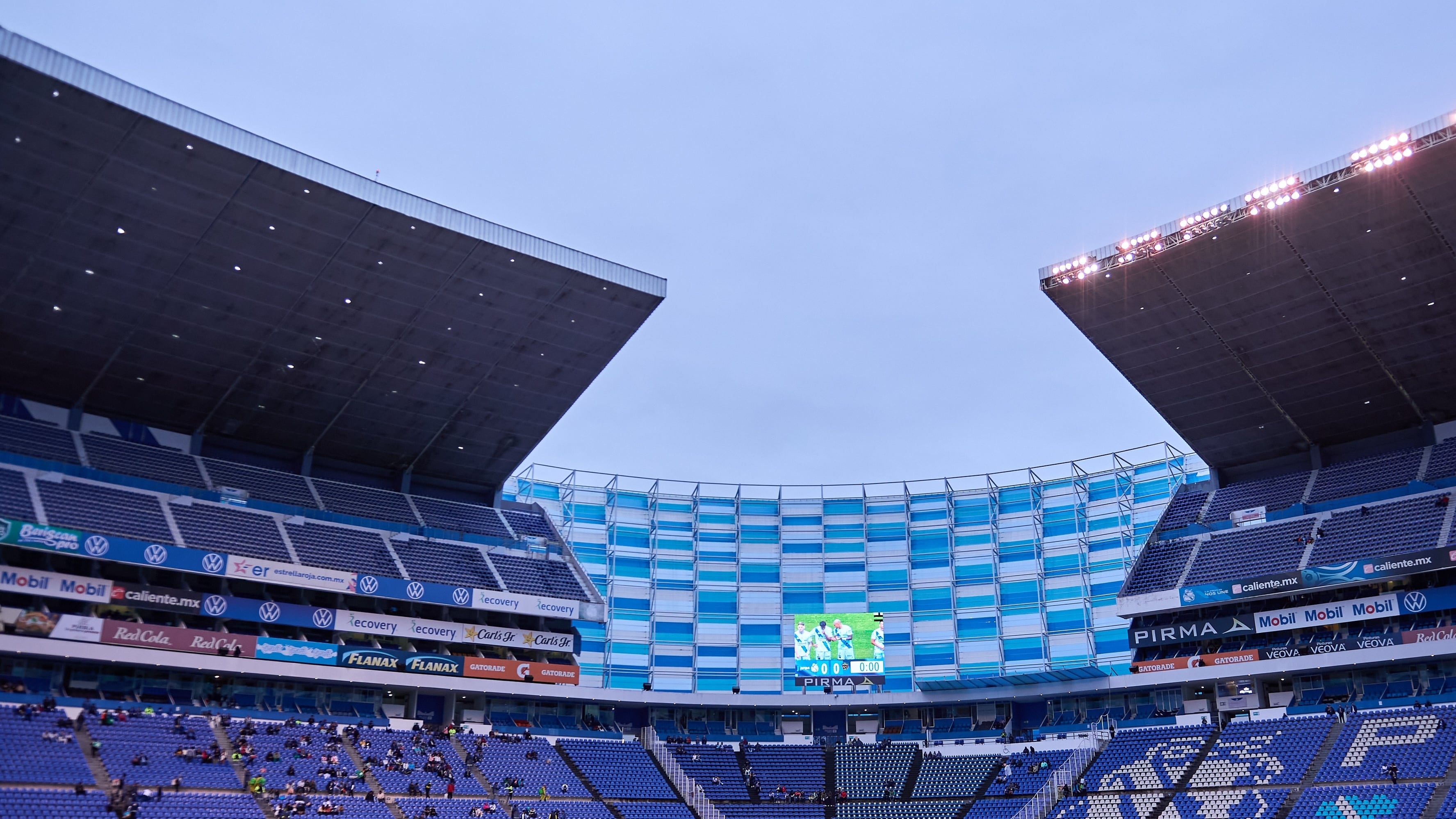 ¿Qué pasa en el Estadio Cuauhtémoc de Puebla? Preocupa que ni 100 personas hayan ido