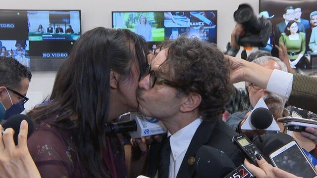 Gabriel Quadri, del PAN, y María Clemente García, de Morena, en reconciliación.