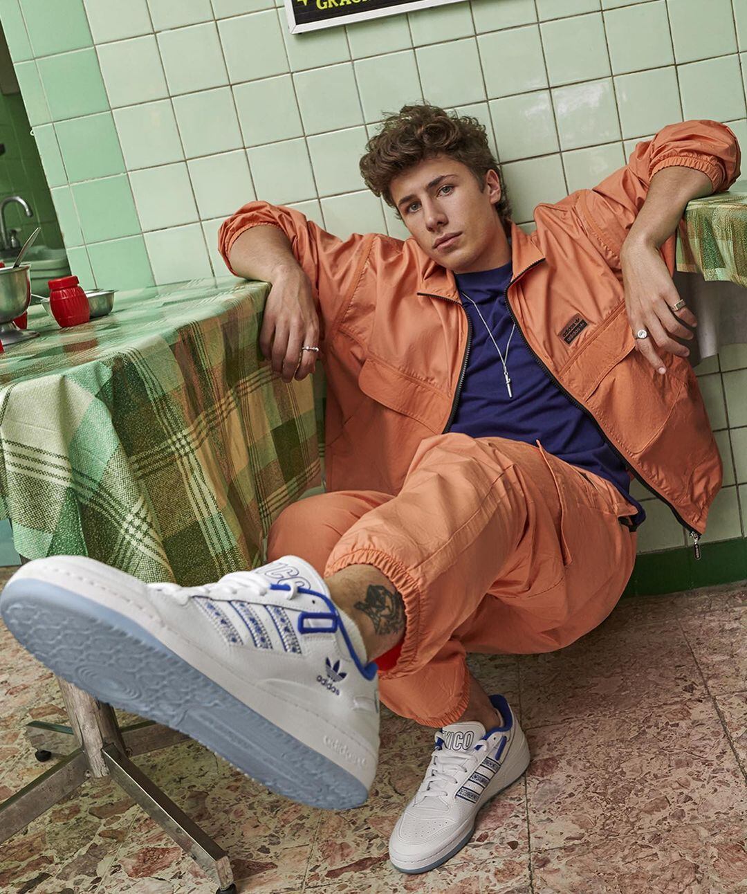 Juanpa Zurita con Adidas Forum