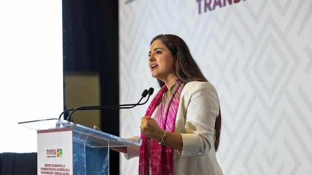 Celida López Cárdenas formalizó su registro como aspirante a la Coordinación Estatal de la Defensa de la Transformación en Sonora.