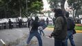 Detienen a una manifestante en plena protesta por el Mundial 2026