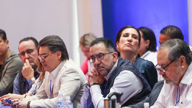 Le llueven críticas a Javier Lozano por participar en velada en el Zócalo CDMX por los desaparecidos