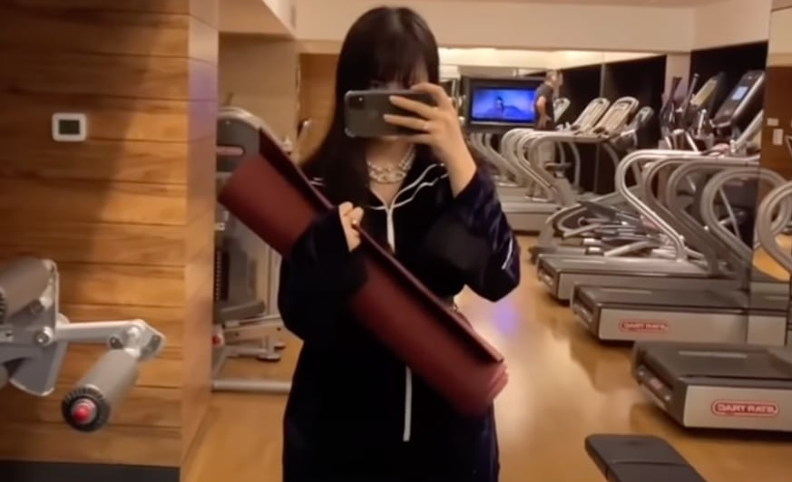 Zou Yaqui, joven que finge ser millonaria