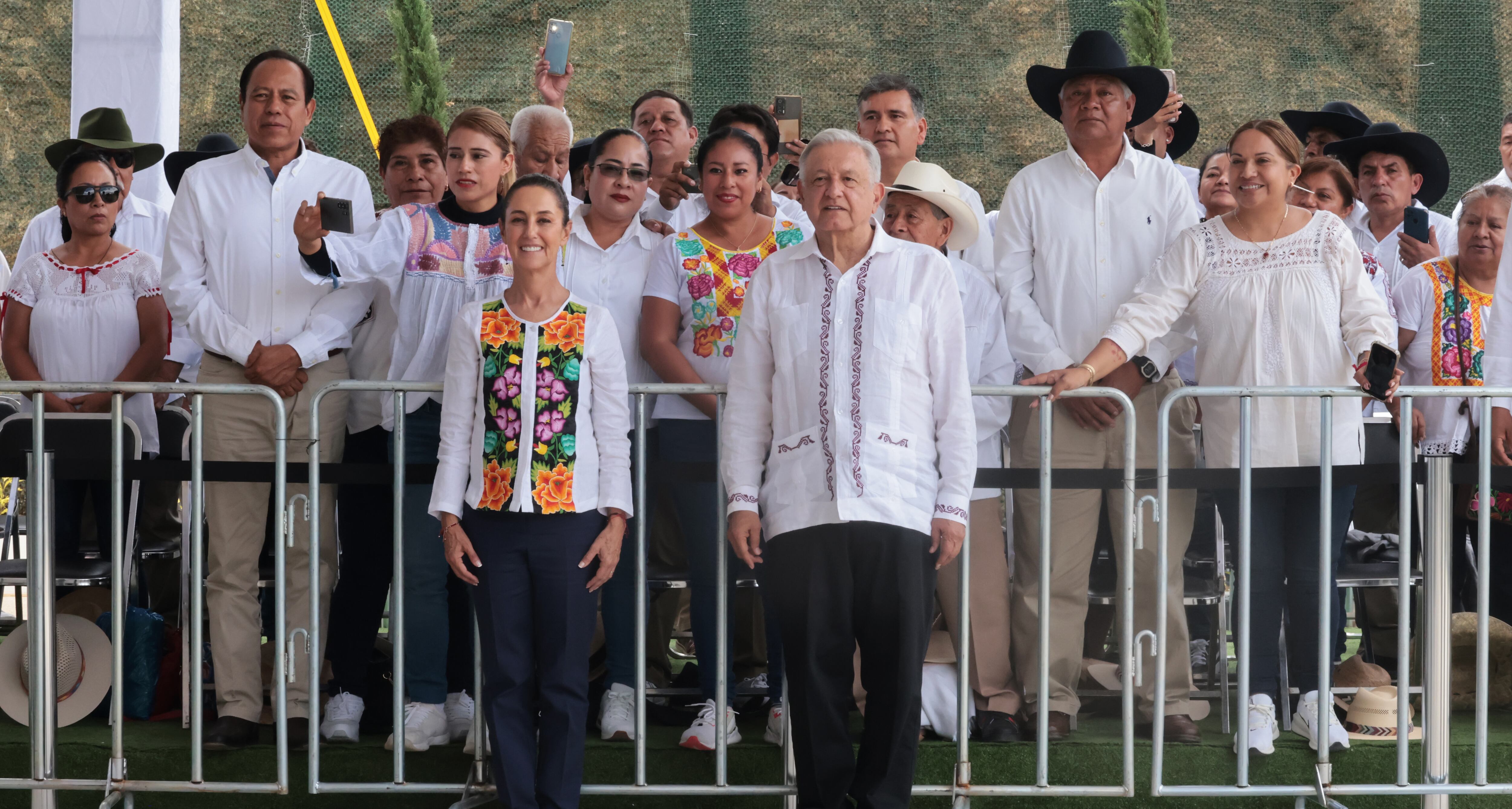 AMLO aplaude respaldo de Claudia Sheinbaum sobre reforma a la Guardia Nacional
