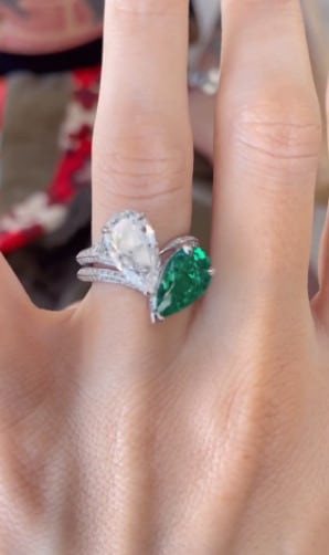El anillo de compromiso de Megan Fox tiene espinas