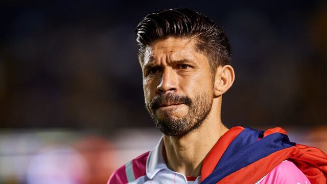 Oribe Peralta estuvo de paso en el Guadalajara