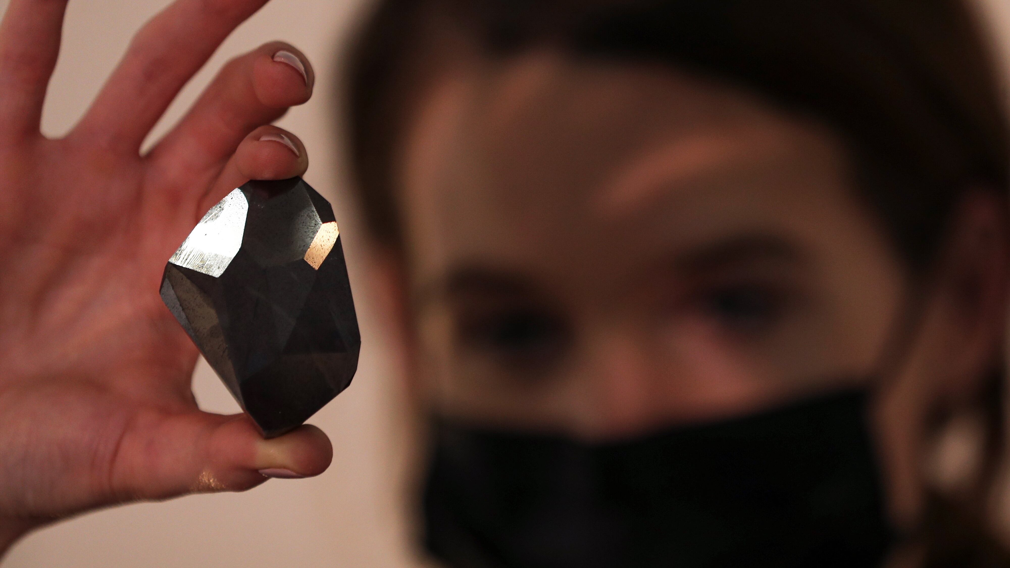Enigma, el diamante negro de 55 caras, se formó por el impacto de un meteorito hace 2.6 millones de años