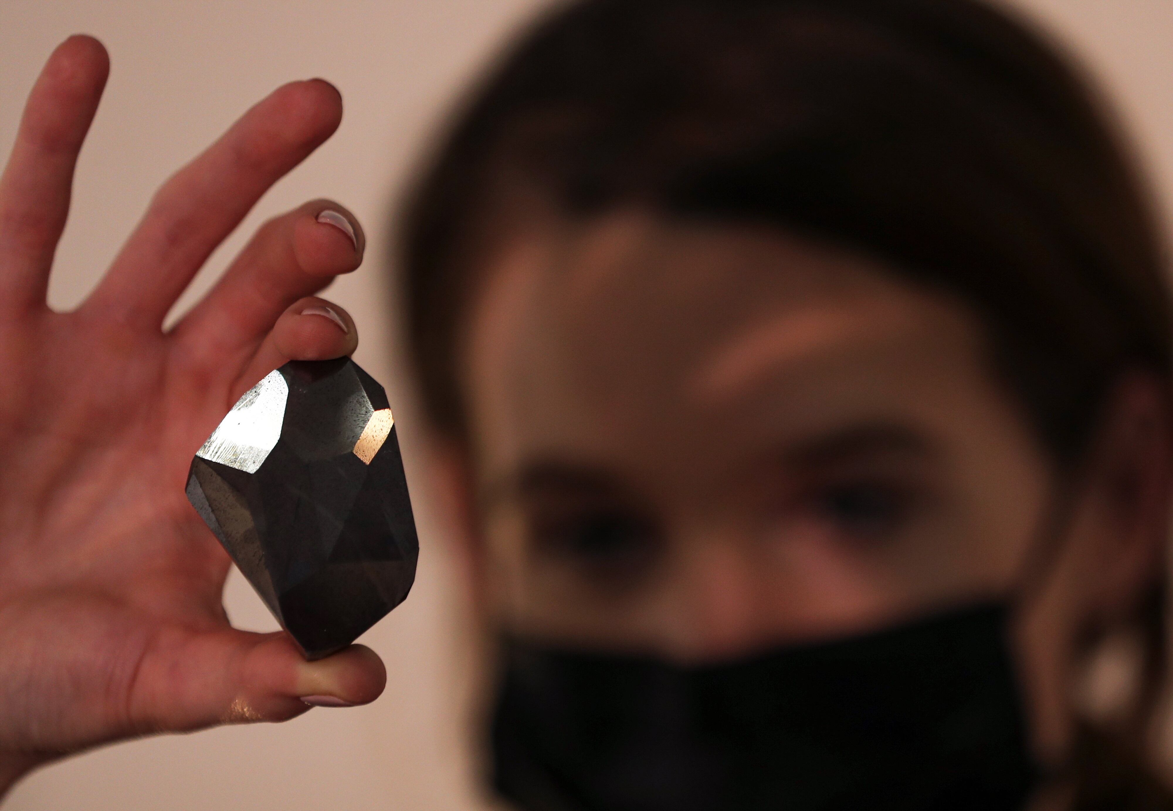 Sotheby's subasta, diamante negro. EFE/EPA/ALI HAIDER