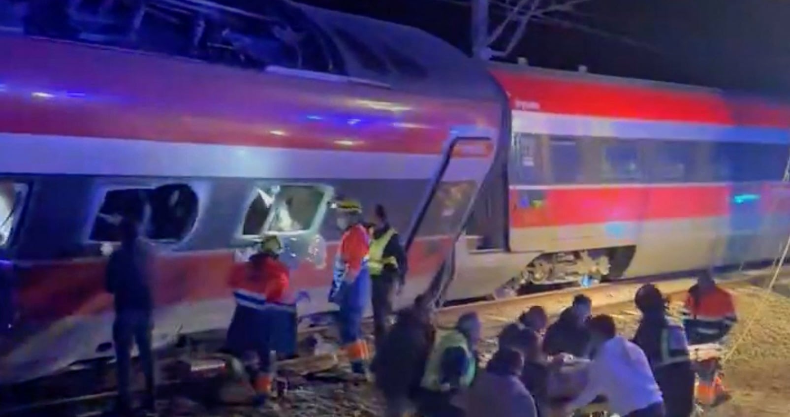 Descarrilamiento de trenes en Córdoba, España, deja varios muertos