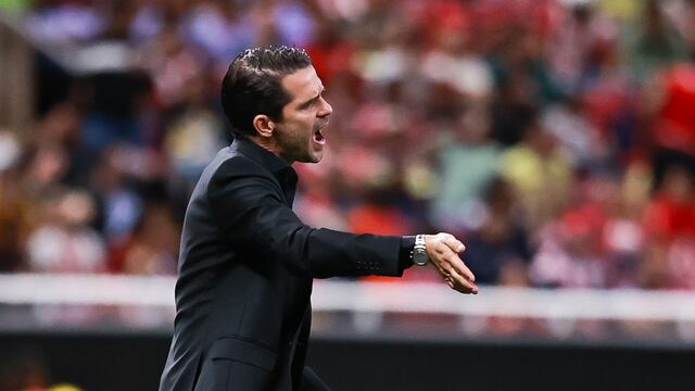 Fernando Gago con Chivas