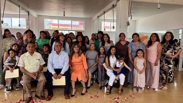 Mujeres de Tepotzotlán se empoderan con el primer curso de corte y confección