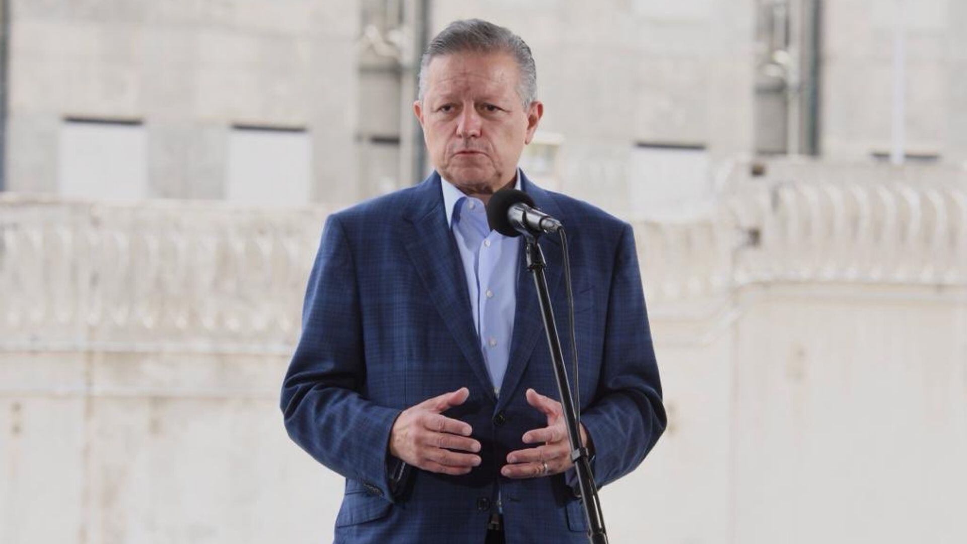 Arturo Zaldívar en su visita el penal de Santa Martha