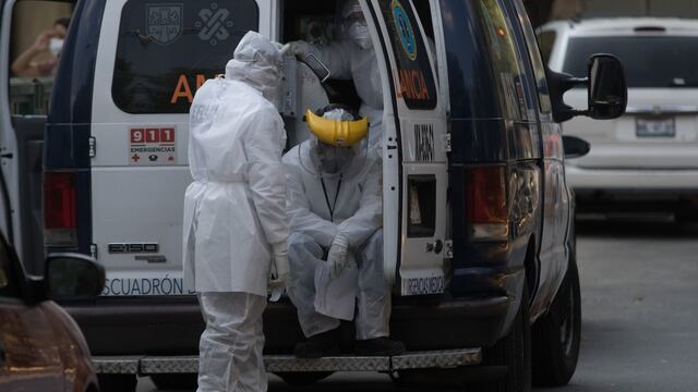 Paramédicos en el IMSS