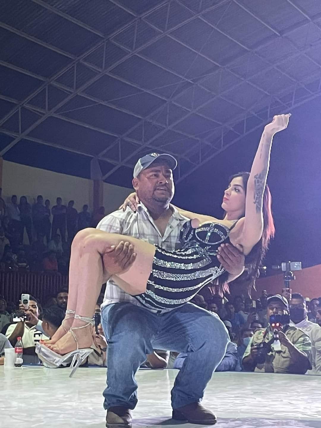 Karely Ruiz por el Día del Padre