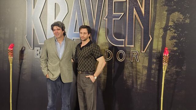 Aaron Taylor-Johnson y J.C. Chandor en el fan event de Kraven El Cazador