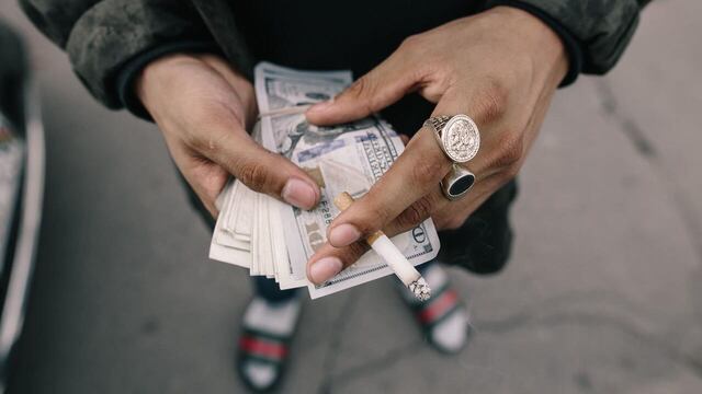 ENCUENTRA MEDIO MILLÓN DE DÓLARES