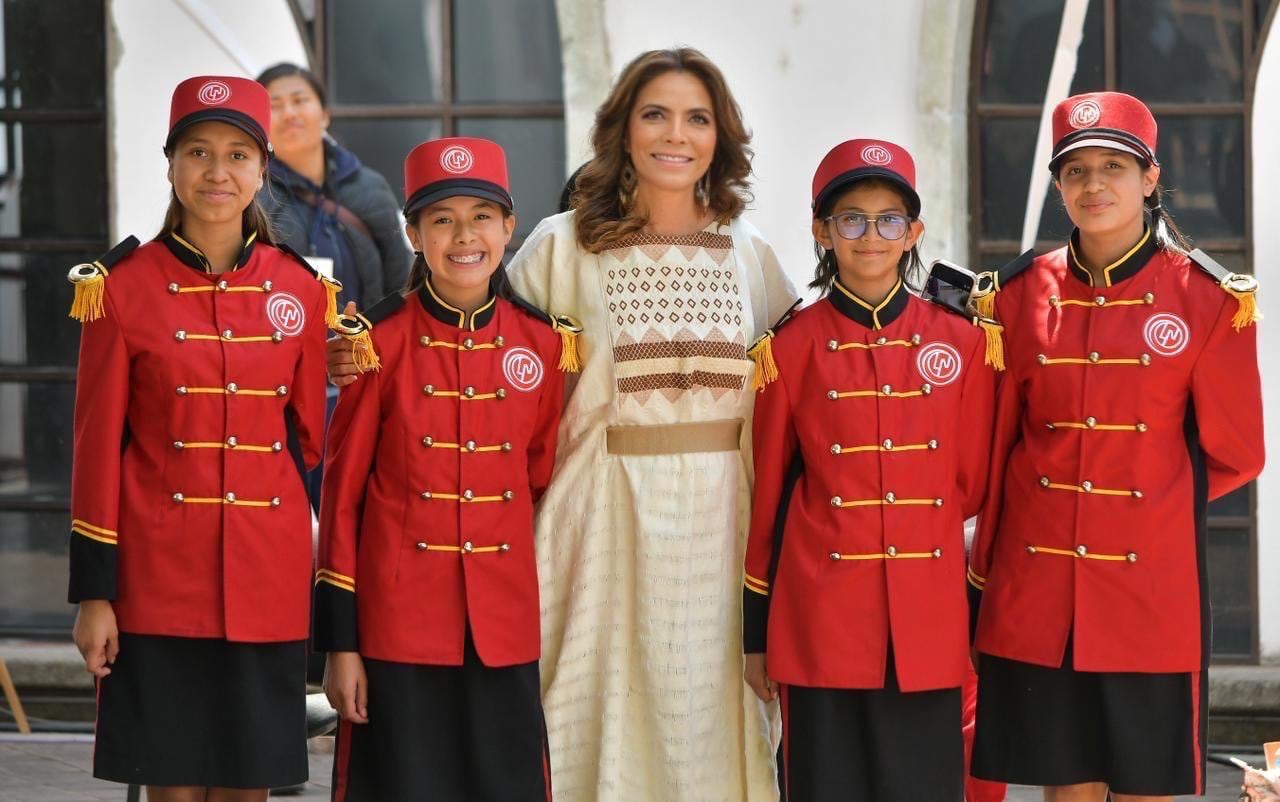 Presentan billete de Lotería por el bicentenario de Margarita Maza en Oaxaca.