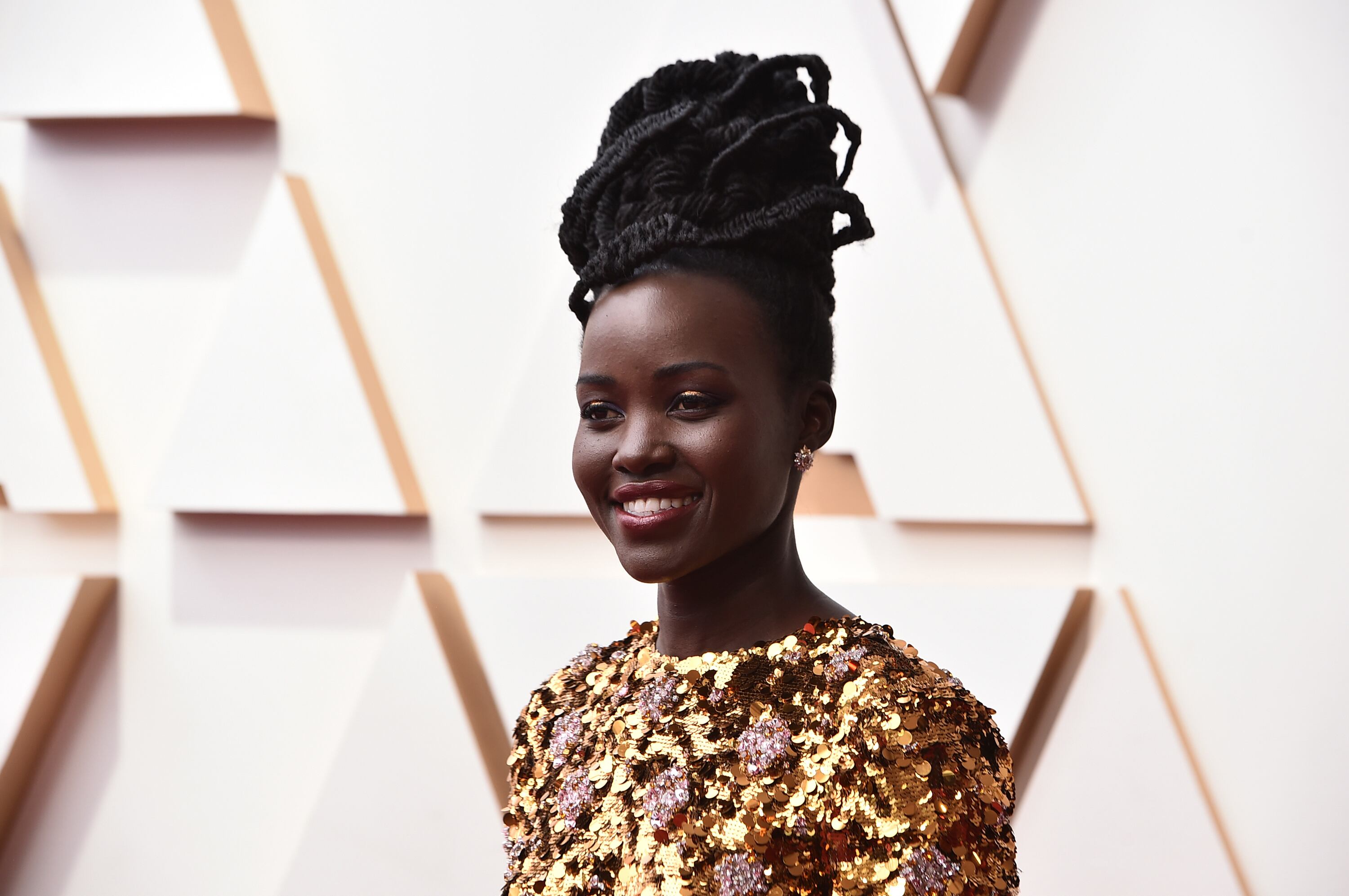 Lupita Nyong'o en la Alfombra Roja de los Oscar 2022