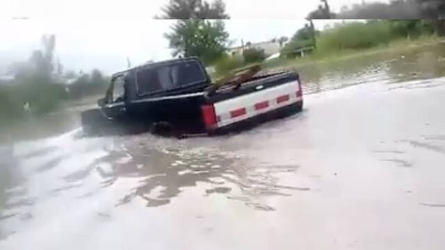 Desde las 10 de la mañana y por espacio de tres horas se presentaron tormentas eléctricas que provocaron la caída de árboles, incendio de palmas, cables de luz al suelo e inundaciones severas.