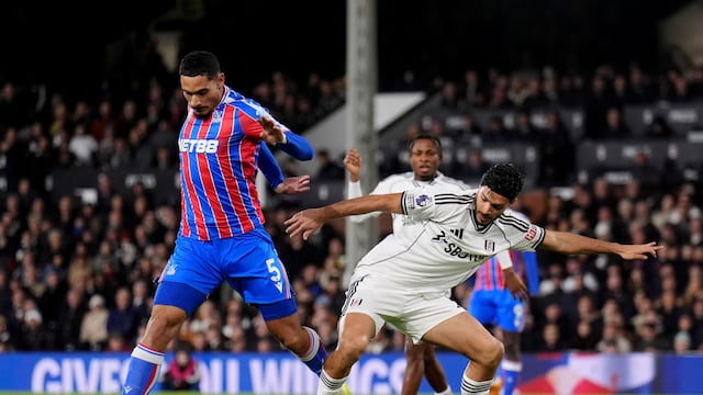 Raúl Jiménez se luce con asistencia de otro planeta en la Premier League.