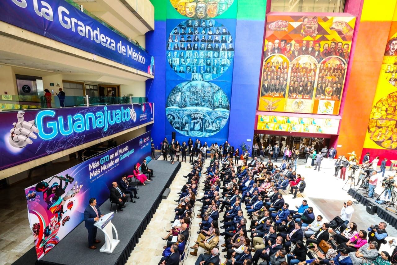 Diego Sinhue Rodríguez asiste a la Cámara de Diputados a exponer la grandeza de Guanajuato