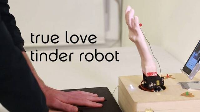 ¿Necesitas una manita para elegir en Tinder?