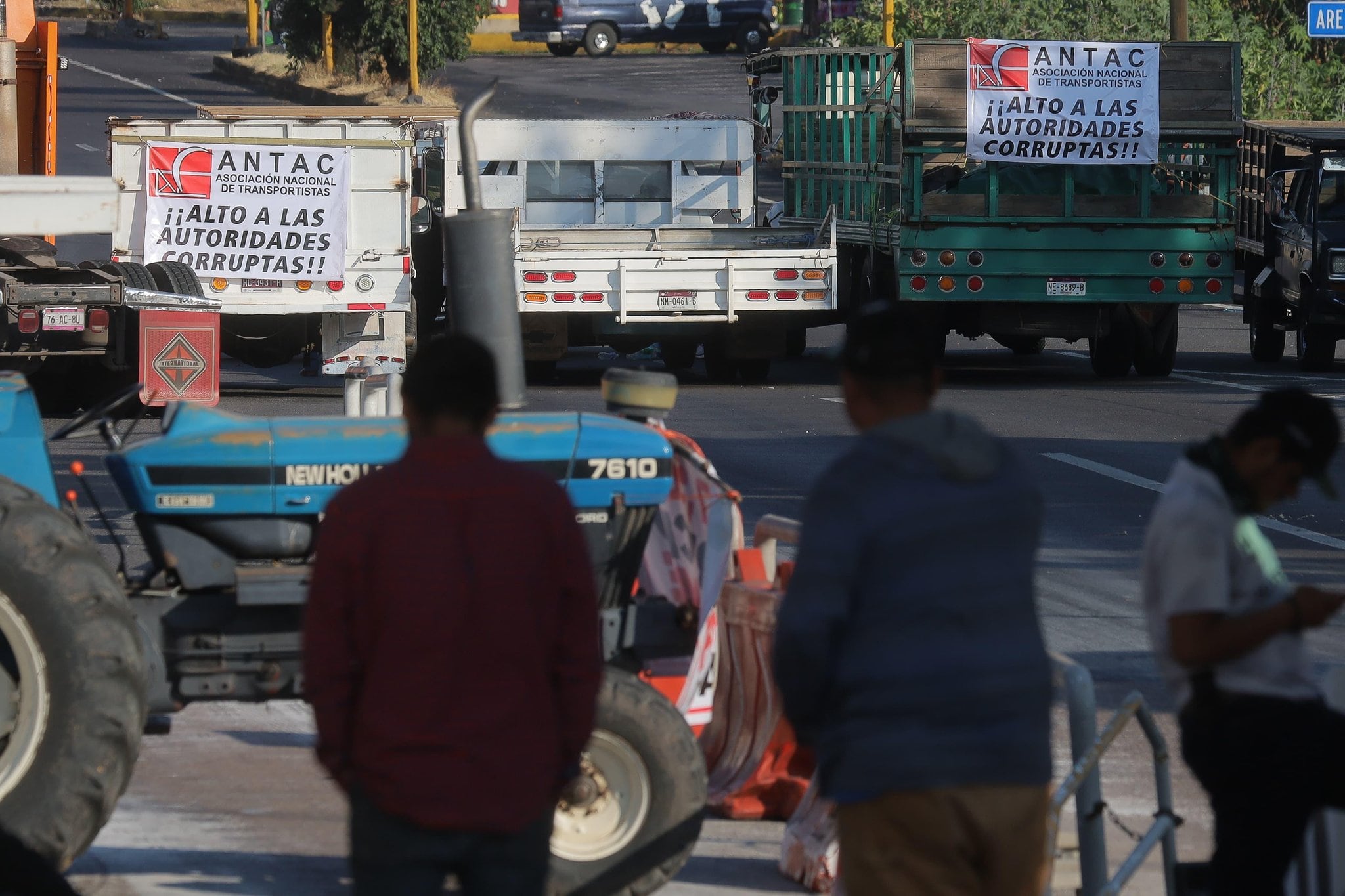 Agricultores mantienen bloqueos en Michoacán y escalan conflicto hacia el T-MEC