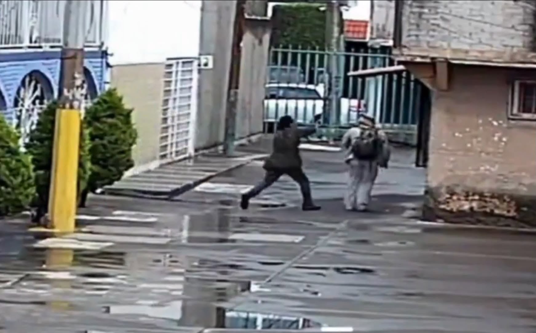 Alerta en Iztacalco por sujeto que agrede a peatones con un tubo