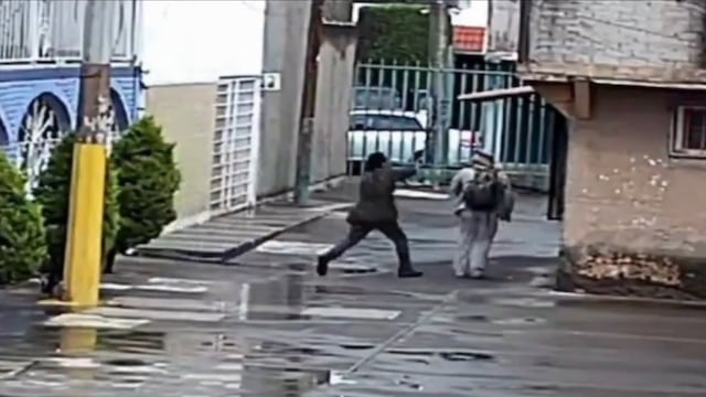 Alerta en Iztacalco por sujeto que agrede a peatones con un tubo