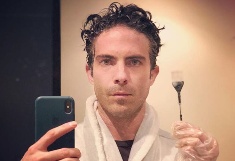 El actor mexicano pide alejarse de Internet