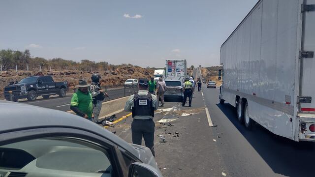 Carambola en autopista Guadalajara-Lagos de Morena