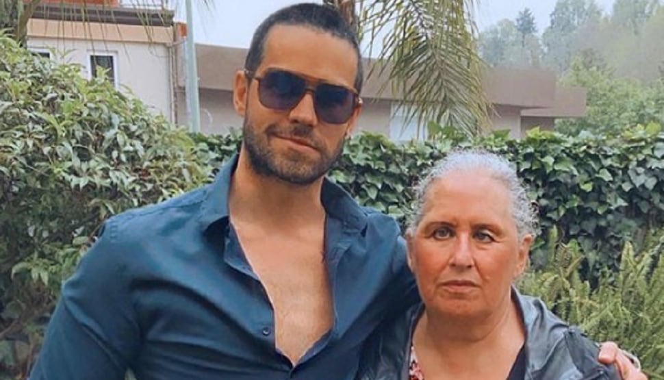 Eleazar Gómez y su mamá