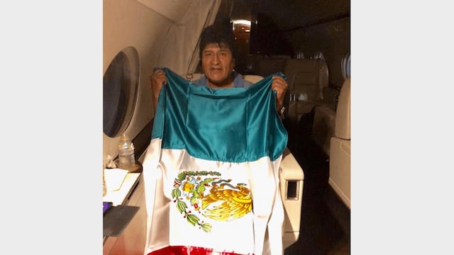 Evo Morales ya abordó el avión que lo traslada a México.