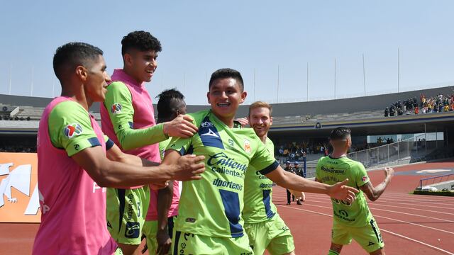 Miguel Sansores celebra gol