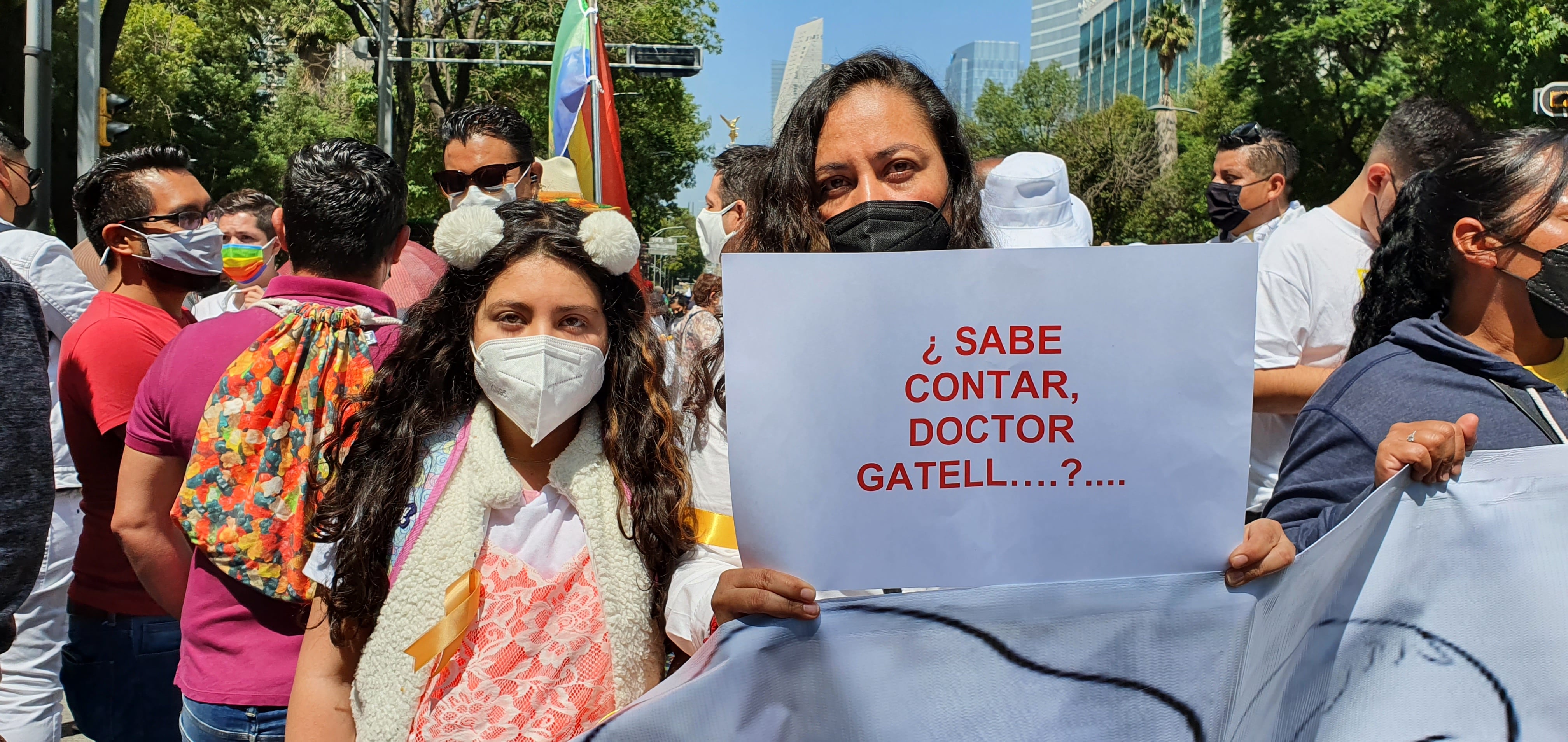 Verónica y su hija en la marcha #QuimiosSi