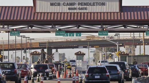 Arrestan a 16 marinos en San Diego; trabajaban como ‘polleros’
