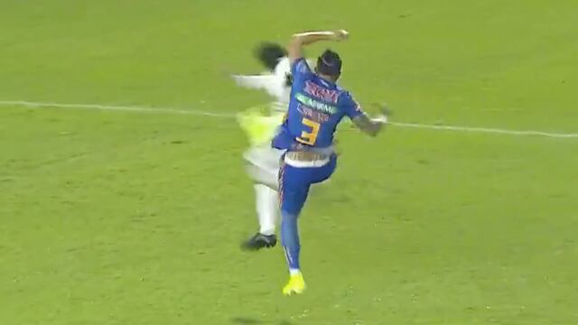 Salcedo cometió una falta ridícula