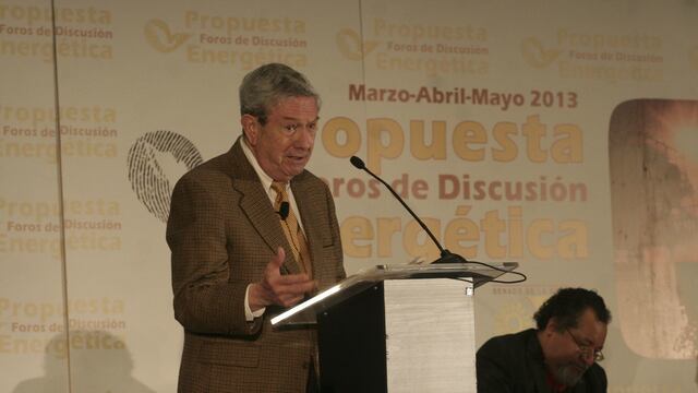 ¿Quién es Carlos Tello Macías?