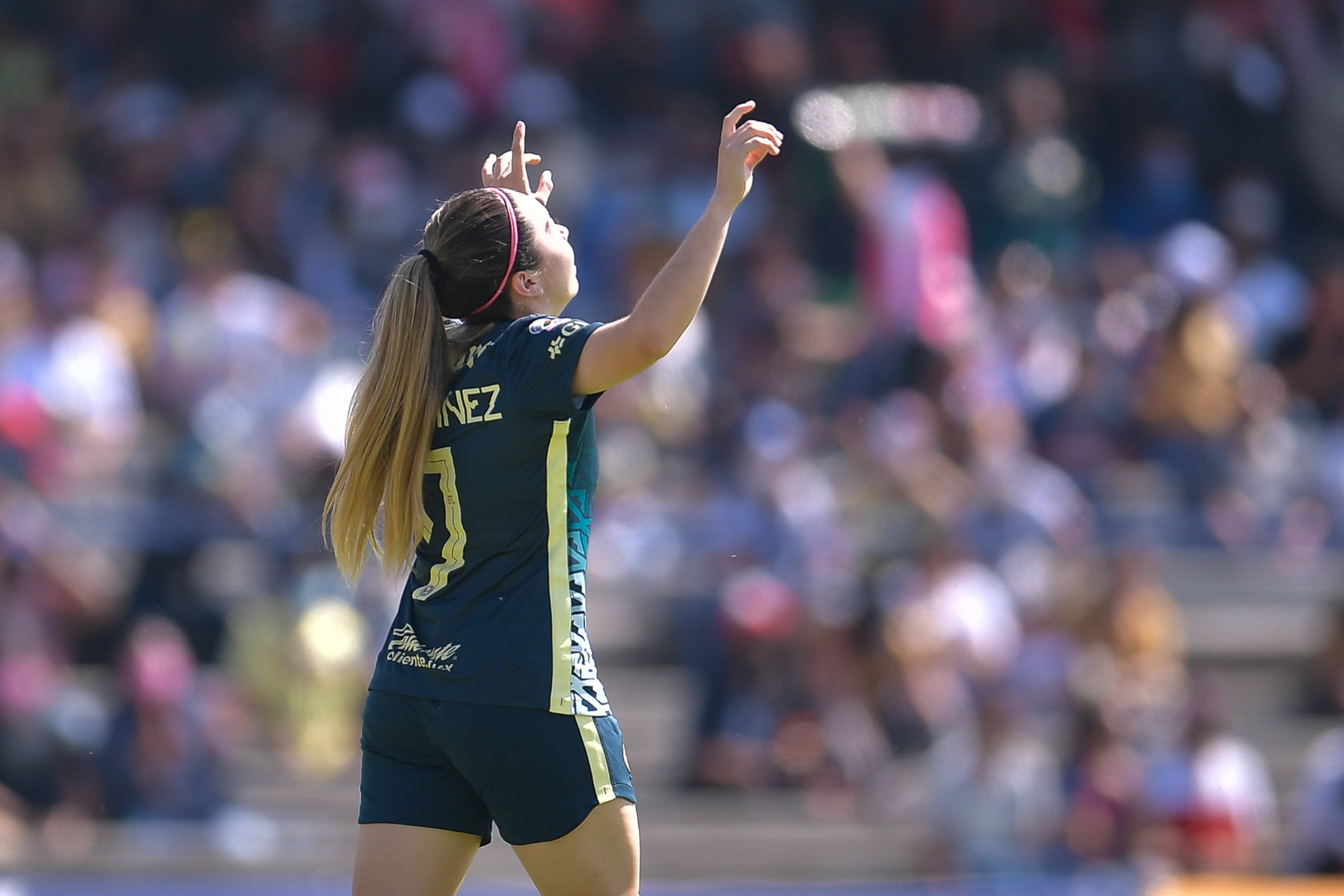 Katty Martínez celebra su primer gol con el Club América