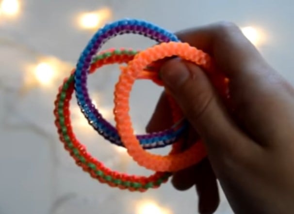 Pulseras scoubidou fáciles