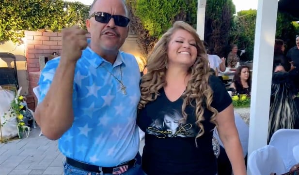 Pedro Rivera Jr. junto a imitador de Jenni Rivera