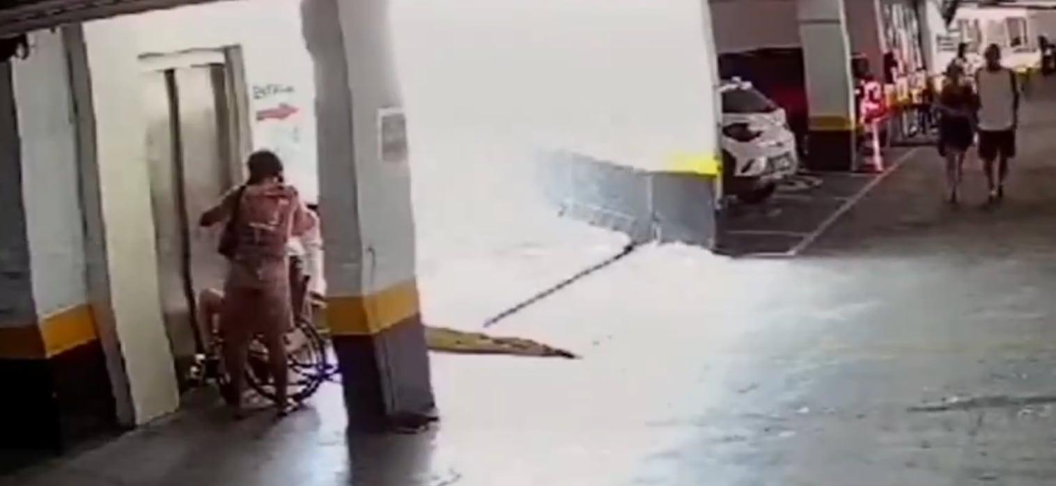 Mujer que llevó a su tío al banco a sacar un préstamo