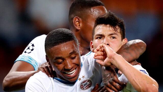 Lozano festeja junto a sus compañeros.