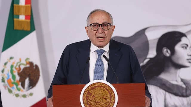 David Kershenobich, secretario de Salud, dan el informe de la situación mundial del brote de ébola