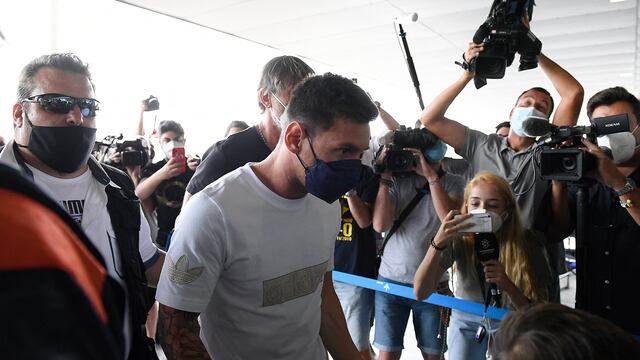 Lionel Messi en el aeropuerto de Barcelona