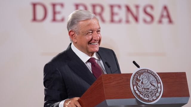 AMLO recibe a gabinete, gobernadores y líderes de Morena