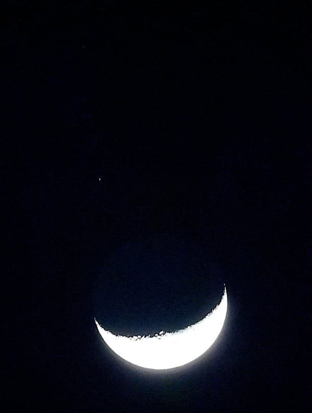 Luna acompañada de Spica