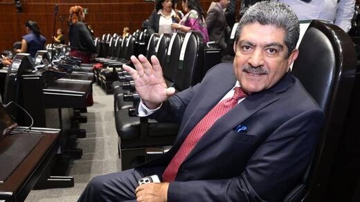 Manuel Espino sufrió un derrame cerebral y se mantiene en terapia intensiva