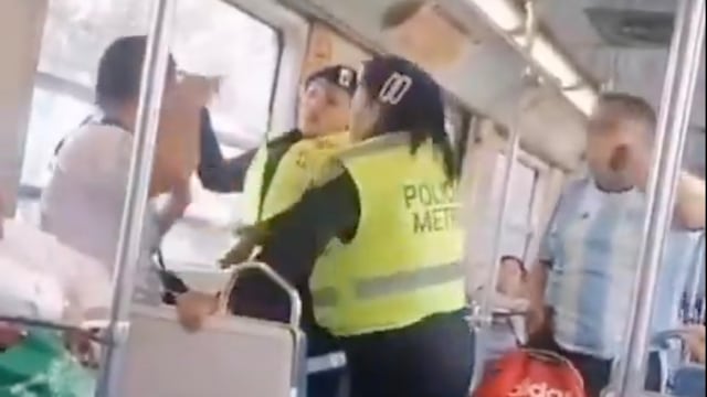 Pelea de policías contra merenguero en Metro CDMX