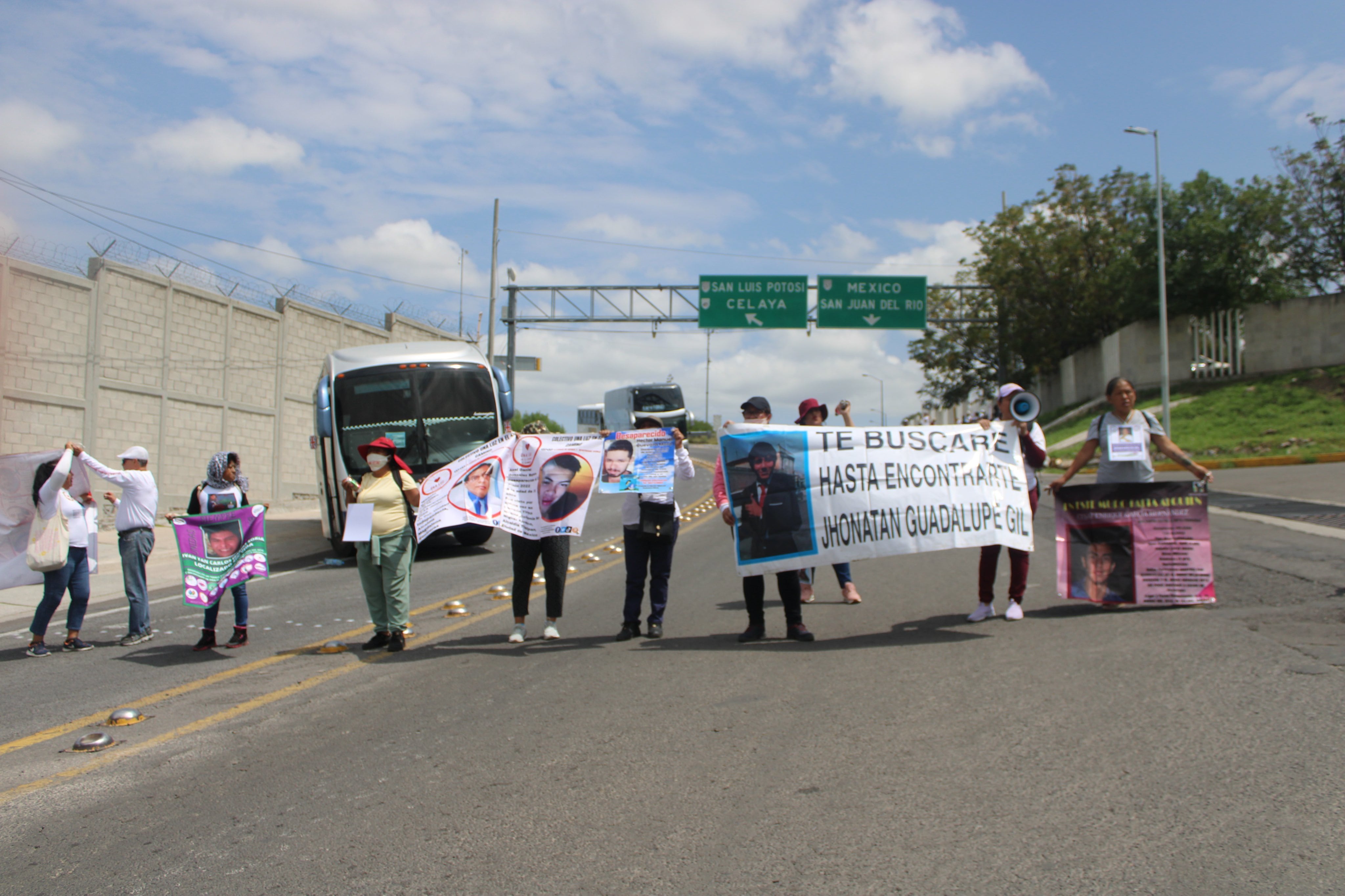 Madres bucadoras realizan plantón en Fiscalía de Querétaro